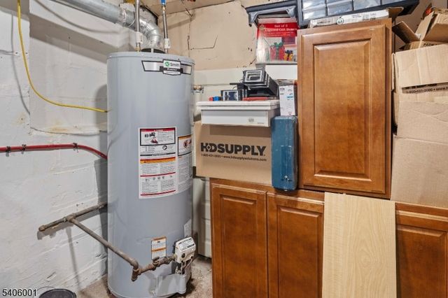 61 Keer Ave, Newark City, NJ 07112