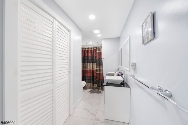 61 Keer Ave, Newark City, NJ 07112