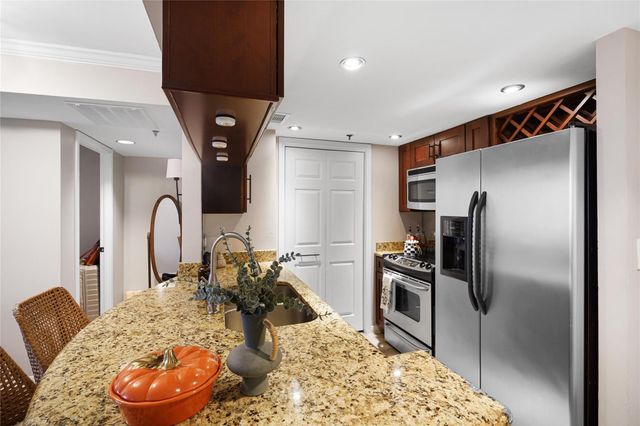 3525 S Sage Road 1612, Houston, TX 77056