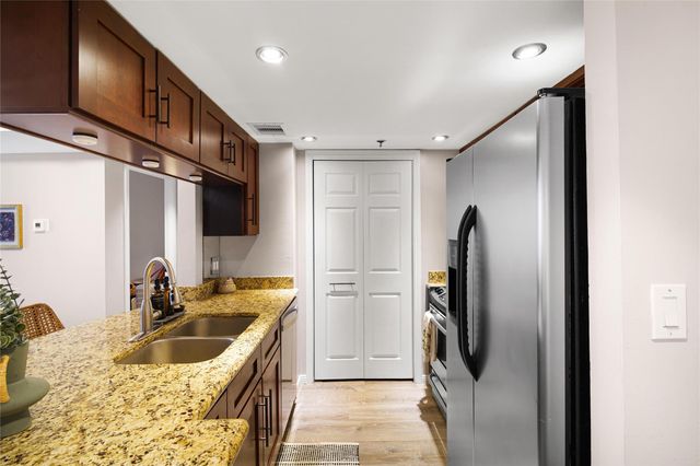 3525 S Sage Road 1612, Houston, TX 77056