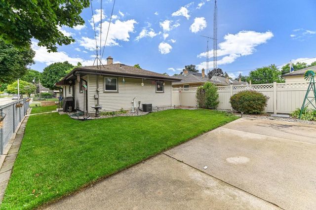 2223 Hayes AVENUE, Racine, WI 53405
