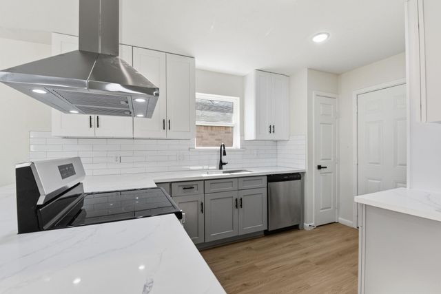 7310 Sonnet Glen Lane, Houston, TX 77095