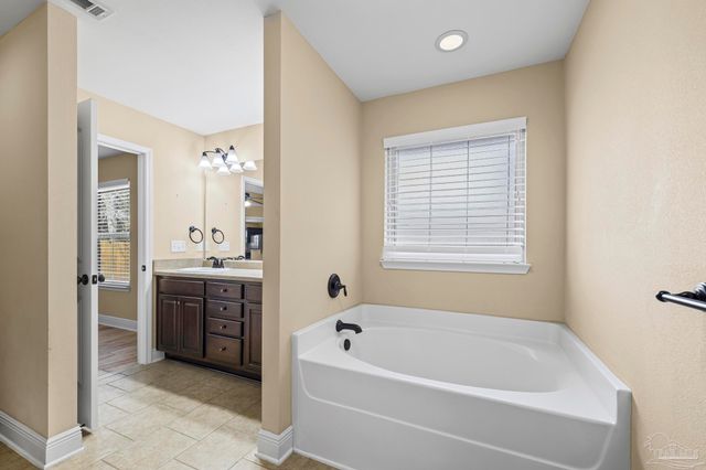 5761 Jade Moon Cir, Milton, FL 32583