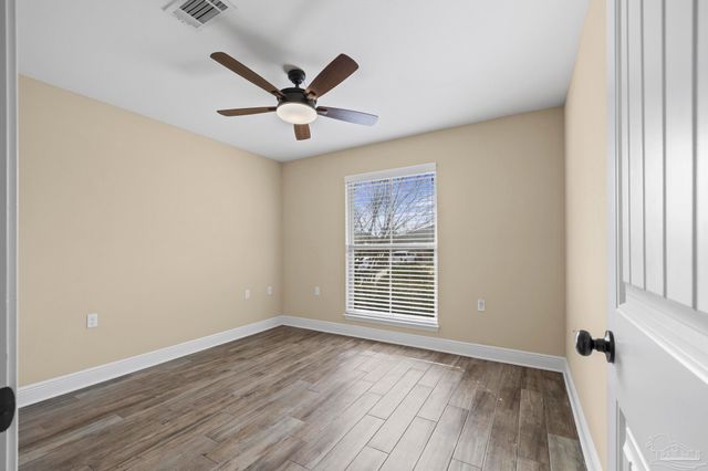 5761 Jade Moon Cir, Milton, FL 32583