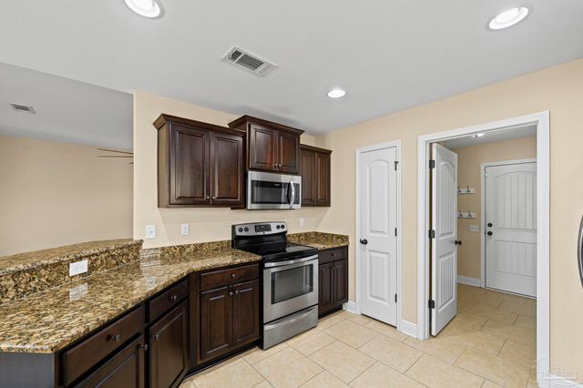 5761 Jade Moon Cir, Milton, FL 32583