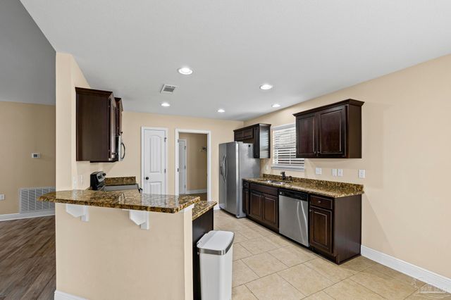 5761 Jade Moon Cir, Milton, FL 32583