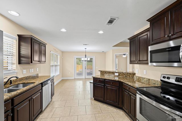 5761 Jade Moon Cir, Milton, FL 32583