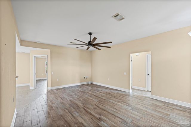 5761 Jade Moon Cir, Milton, FL 32583