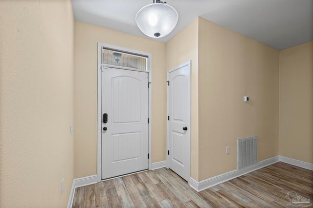 5761 Jade Moon Cir, Milton, FL 32583