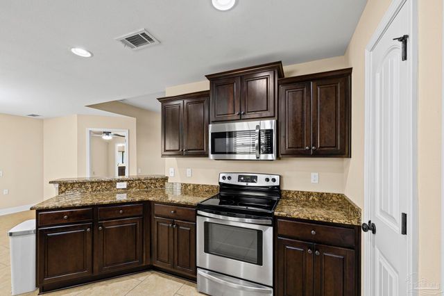 5761 Jade Moon Cir, Milton, FL 32583