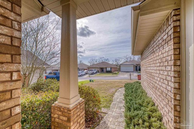 5761 Jade Moon Cir, Milton, FL 32583