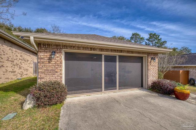 5761 Jade Moon Cir, Milton, FL 32583