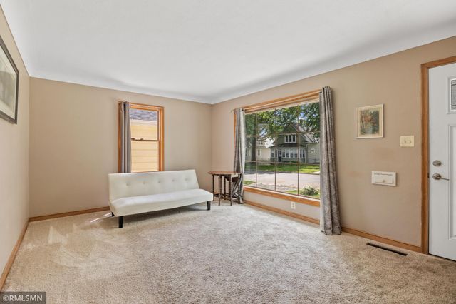 609 Nevada Avenue E, Saint Paul, MN 55130