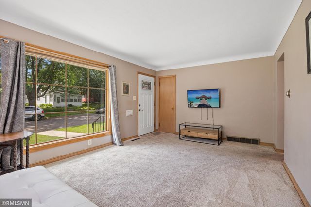 609 Nevada Avenue E, Saint Paul, MN 55130