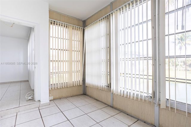 5021 W Oakland Park Blvd 204, Lauderdale Lakes, FL 33313