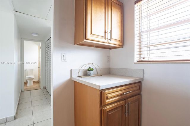 5021 W Oakland Park Blvd 204, Lauderdale Lakes, FL 33313