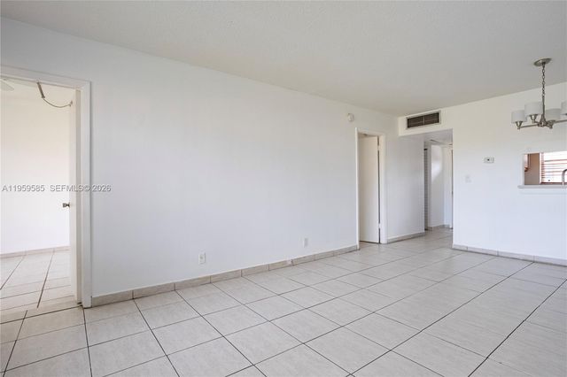 5021 W Oakland Park Blvd 204, Lauderdale Lakes, FL 33313