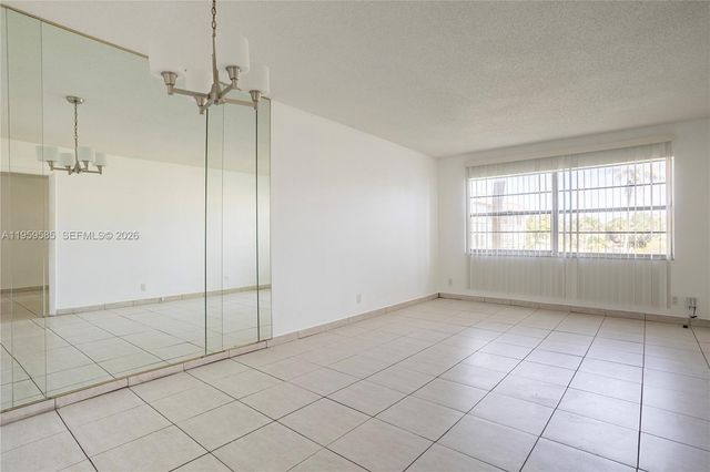 5021 W Oakland Park Blvd 204, Lauderdale Lakes, FL 33313