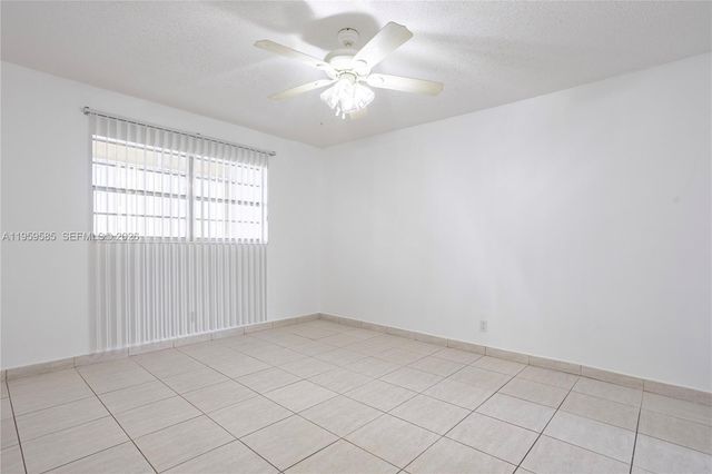 5021 W Oakland Park Blvd 204, Lauderdale Lakes, FL 33313