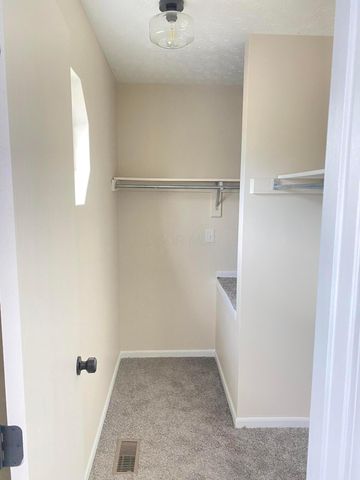 6089 Pirthshire Street, Dublin, OH 43016