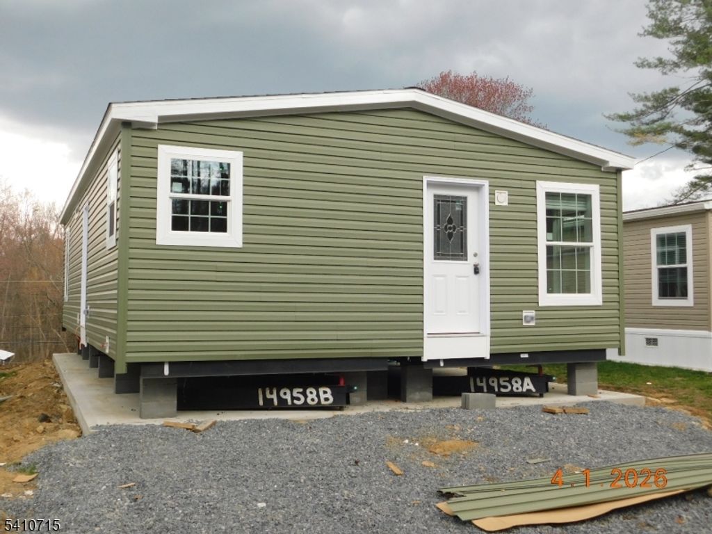 68 Back Street, Oxford Twp., NJ 07863