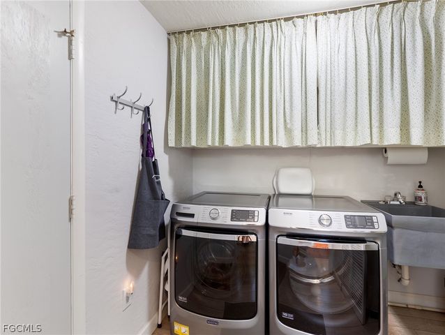 5560 Trellis LN, Fort Myers, FL 33919