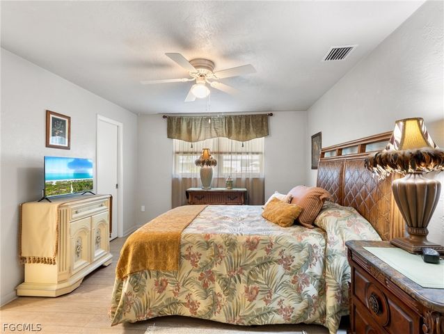 5560 Trellis LN, Fort Myers, FL 33919