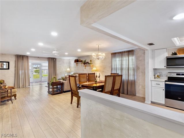 5560 Trellis LN, Fort Myers, FL 33919