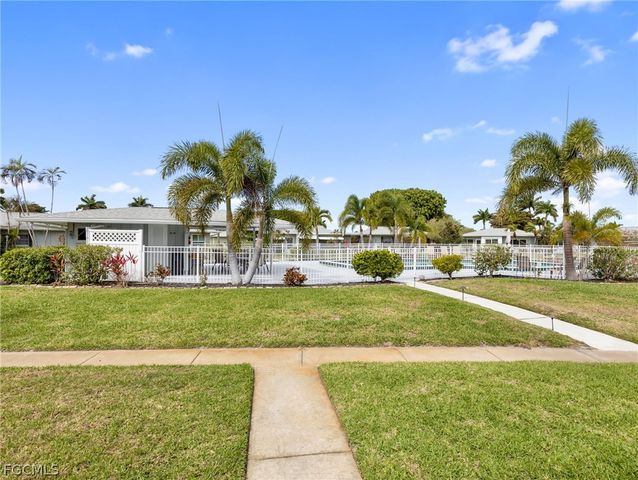 5560 Trellis LN, Fort Myers, FL 33919