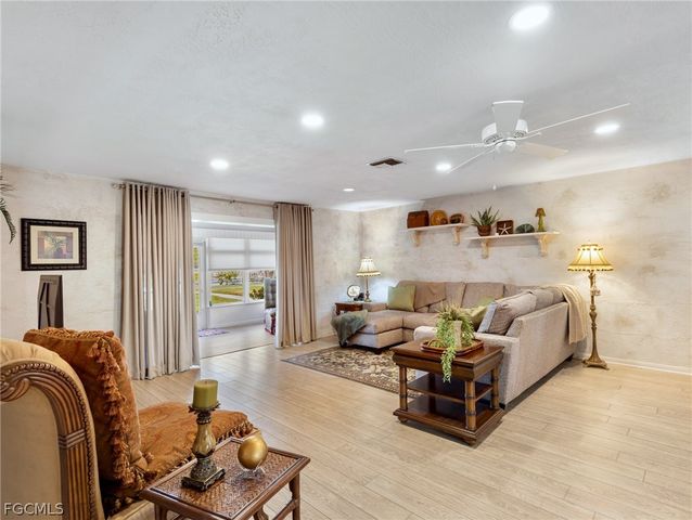 5560 Trellis LN, Fort Myers, FL 33919