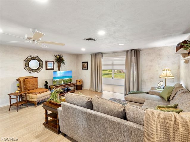 5560 Trellis LN, Fort Myers, FL 33919