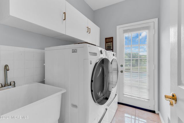 3 Chestnut Hill Drive, Manalapan, NJ 07726