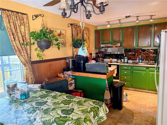 1717 Stirling Road, Madison, OH 44057