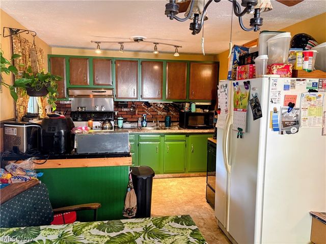 1717 Stirling Road, Madison, OH 44057