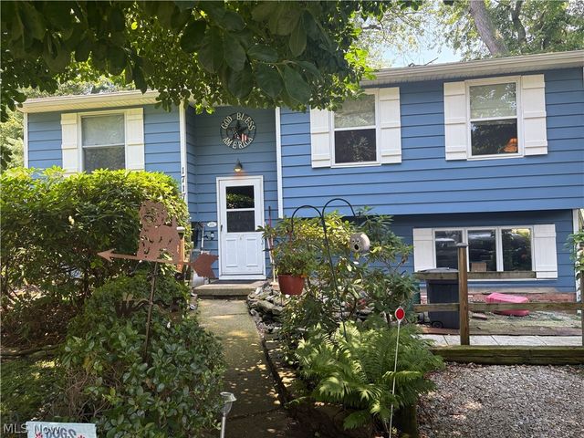 1717 Stirling Road, Madison, OH 44057
