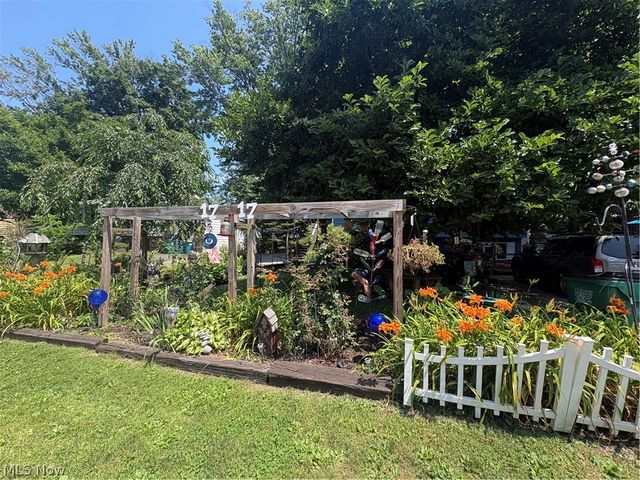 1717 Stirling Road, Madison, OH 44057