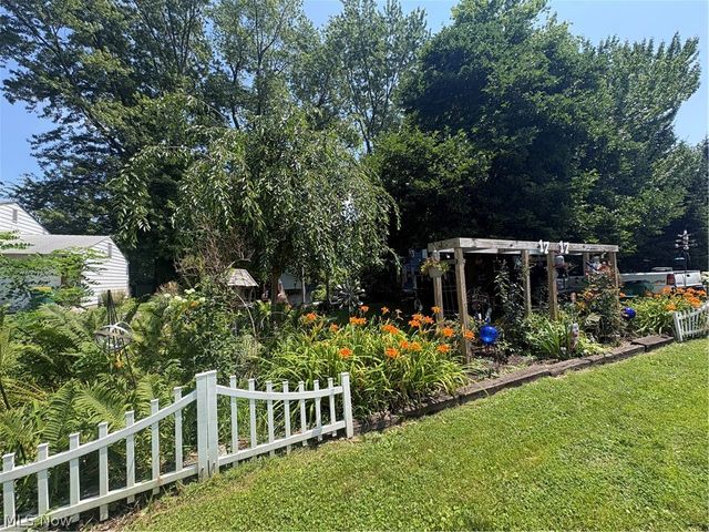 1717 Stirling Road, Madison, OH 44057