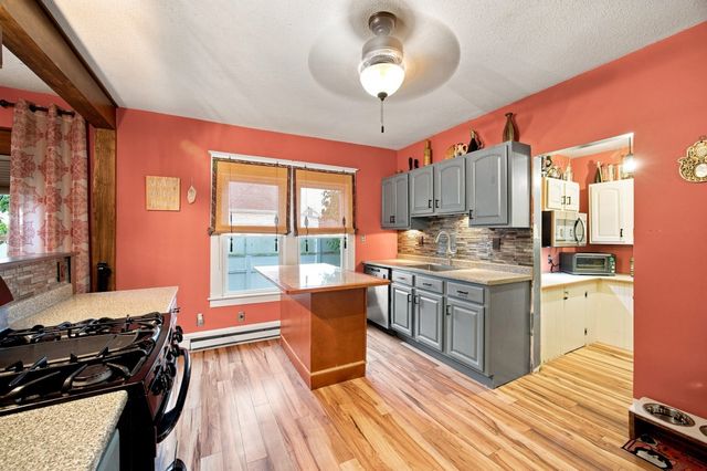 90 Bonneville Ave, Chicopee, MA 01013