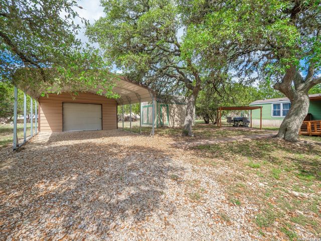 528 Private Rd 1516, Bandera, TX 78003