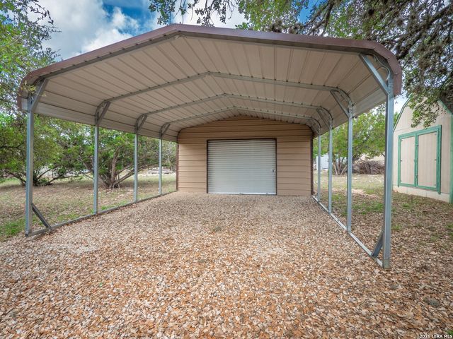 528 Private Rd 1516, Bandera, TX 78003