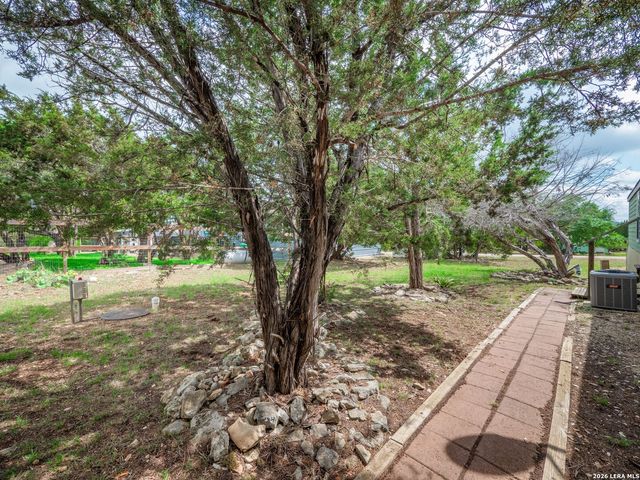 528 Private Rd 1516, Bandera, TX 78003