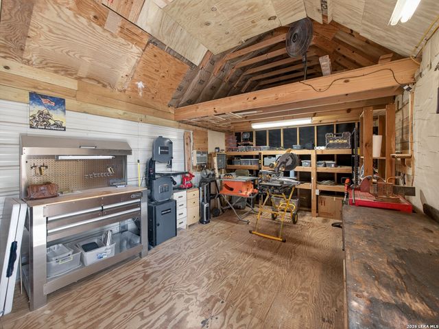 528 Private Rd 1516, Bandera, TX 78003