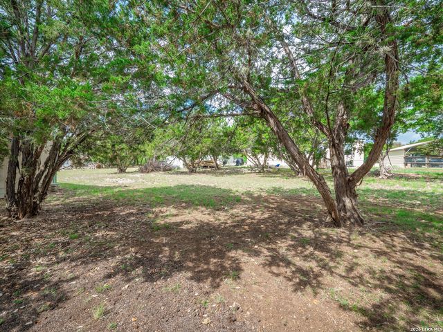 528 Private Rd 1516, Bandera, TX 78003