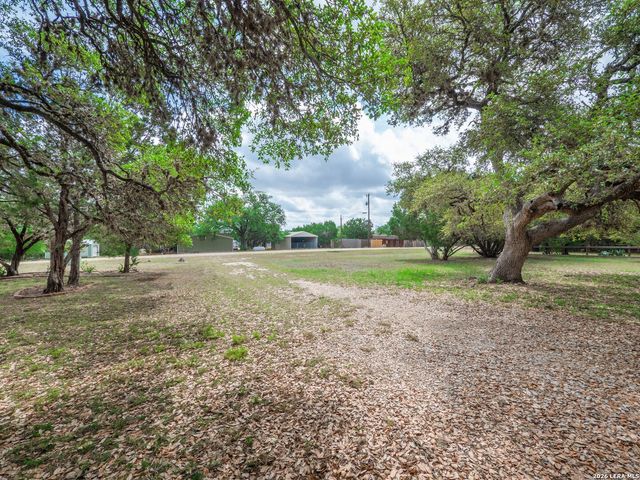 528 Private Rd 1516, Bandera, TX 78003