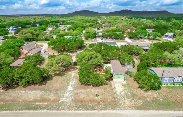 528 Private Rd 1516, Bandera, TX 78003