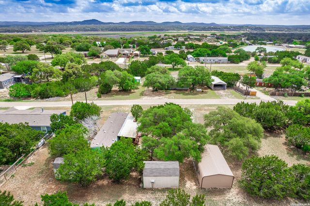 528 Private Rd 1516, Bandera, TX 78003