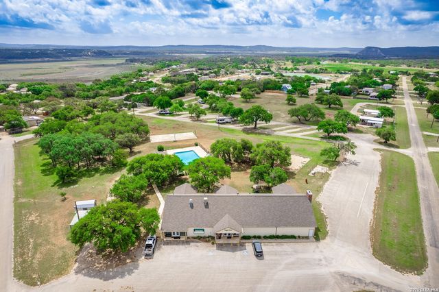 528 Private Rd 1516, Bandera, TX 78003