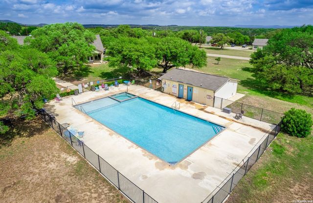 528 Private Rd 1516, Bandera, TX 78003