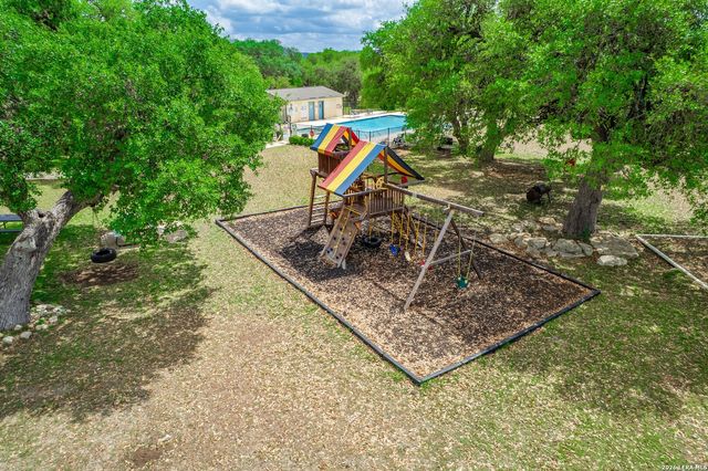 528 Private Rd 1516, Bandera, TX 78003