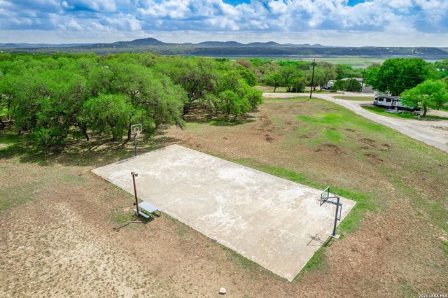 528 Private Rd 1516, Bandera, TX 78003